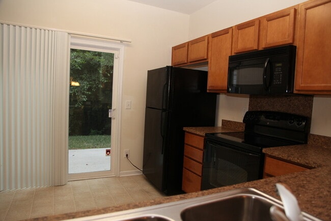 Building Photo - Bent Creek Town Home