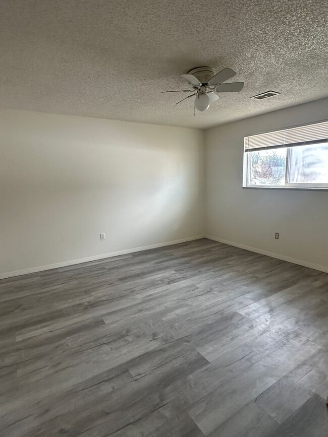 Building Photo - Bi-level duplex in Wheat Ridge