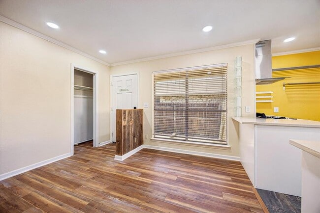 Building Photo - 2808 Thrushwood Dr