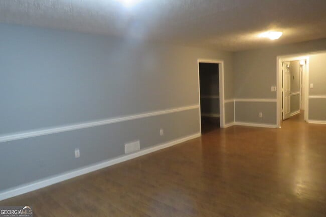 Building Photo - 1105 Hampton Rd