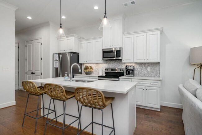 Building Photo - Beautiful 3 Bed 3.5 Bath Available Fall 2026! Move in Possible Prior to August!