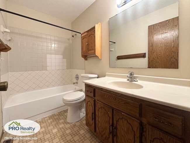 Building Photo - 3 Bedroom Home **Free February Rent with a February 2026 Move In**