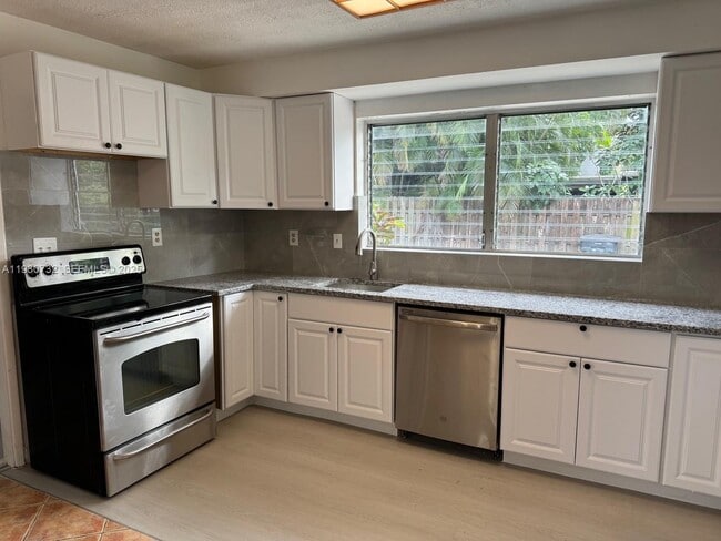 Building Photo - 1821 SW 23rd St