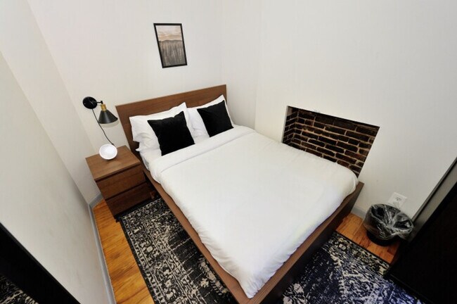 Building Photo - 338 W 36th St.