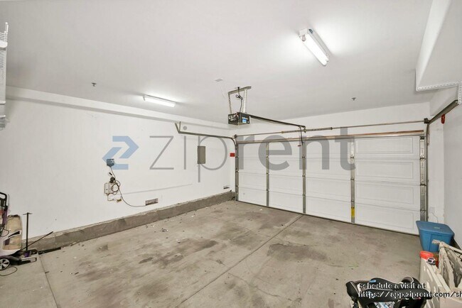 Building Photo - 443 Monrovista Ave