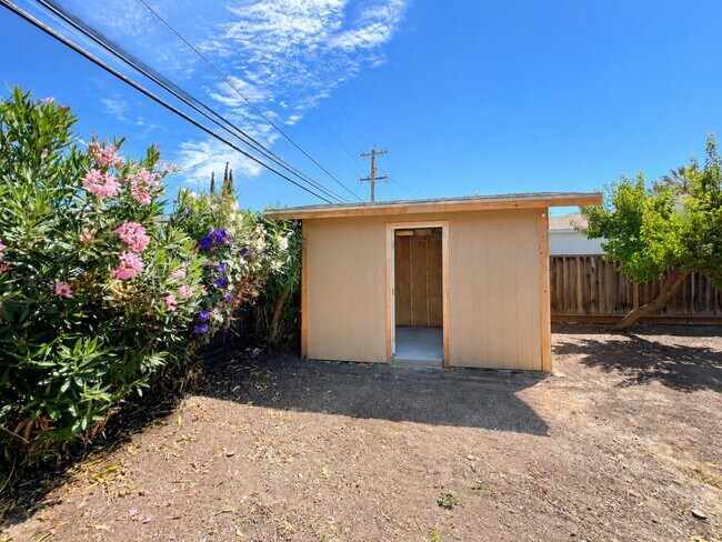 Building Photo - 137 Washington Dr