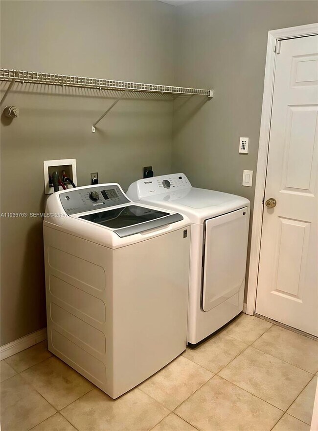 Building Photo - 2050 SE Franciscan St