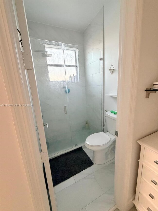 Building Photo - 1022 NE 42nd Terrace