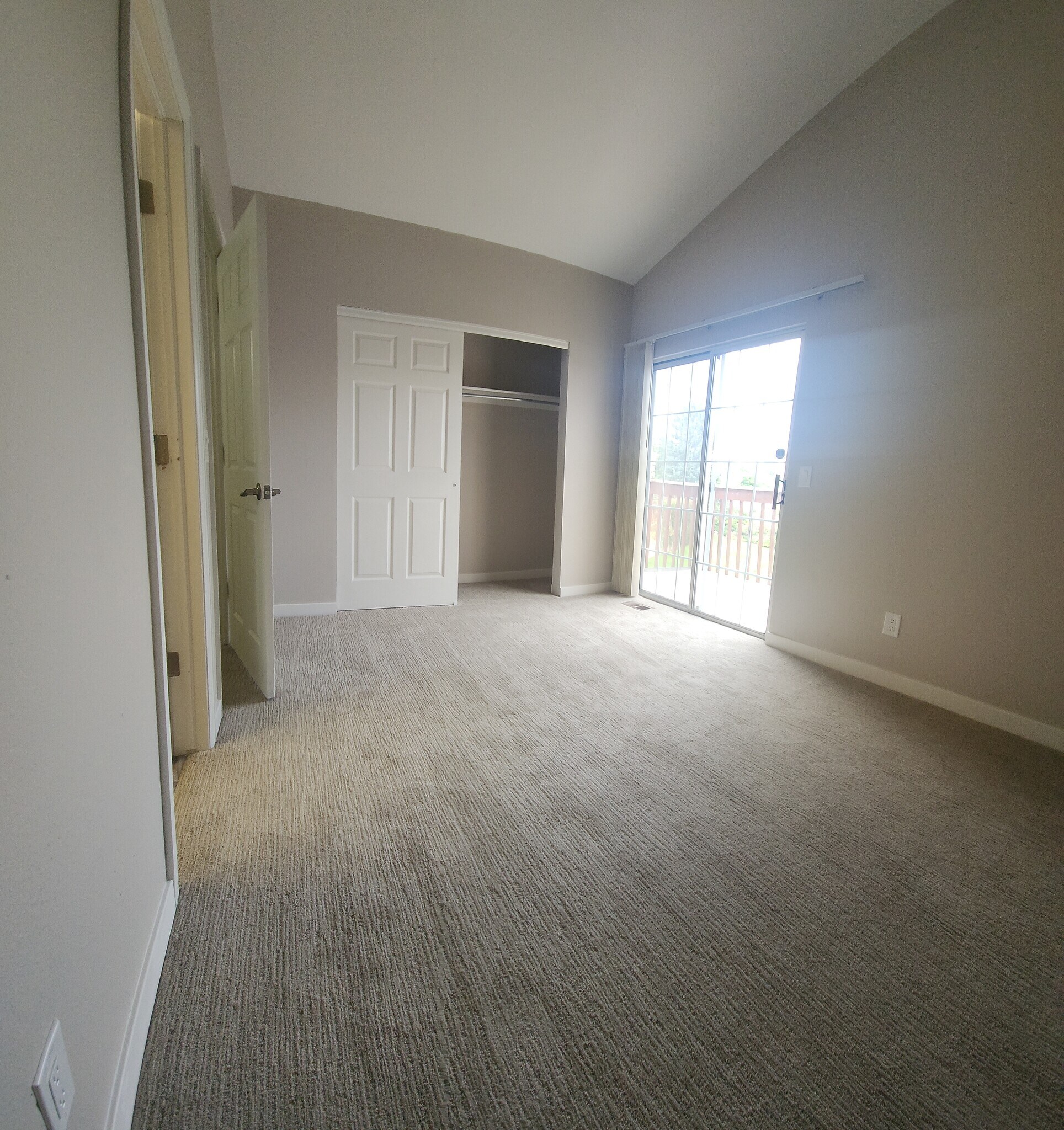 Upper Master Walkout Deck - 415 Pheasant Run
