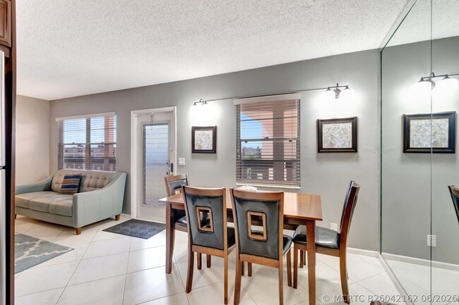 Building Photo - 4049 Wolverton C