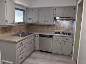 Building Photo - 204 Whittier St
