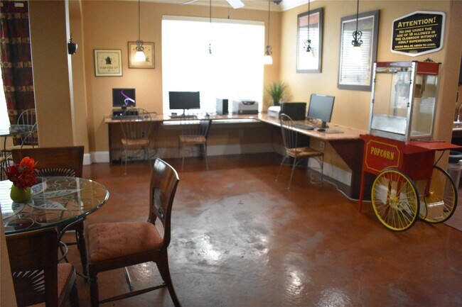 Building Photo - 1711 Old Spanish Trl