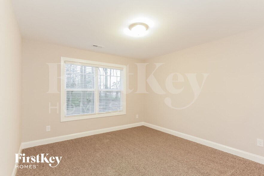 Building Photo - 1520 Longbow Dr