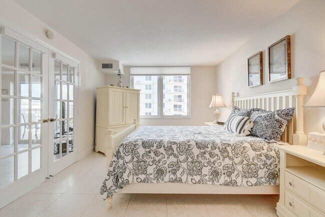 Building Photo - 3221 S Ocean Blvd