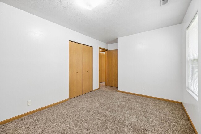 Building Photo - 600-602 Lamont