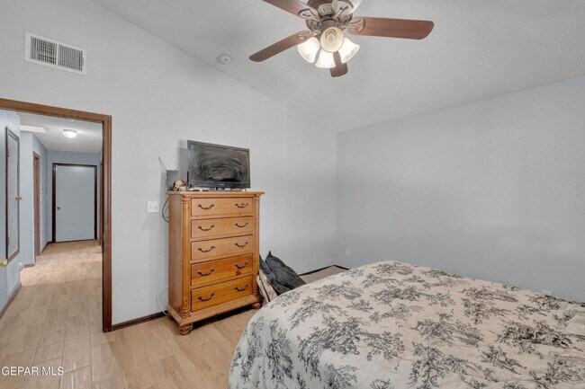 Building Photo - Northeast El Paso 3 bed with Refrig A/C an...