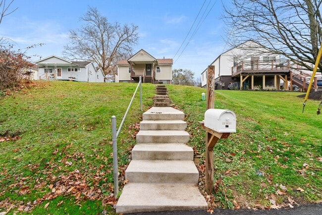 Building Photo - BLACK FRIDAY DEAL! SCORE 50% OFF 1ST MONTH'S RENT IF SIGNED BY NOV. 28! Beautiful 1 Bedroom home ...