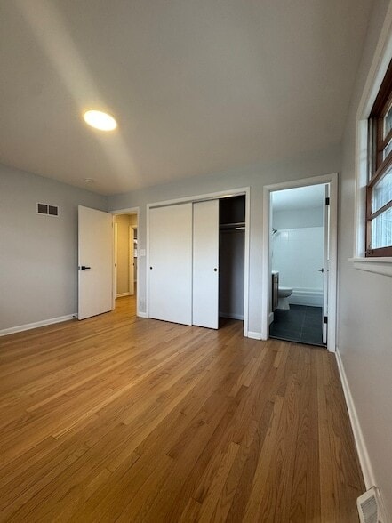 Building Photo - 366 W 16th Pl