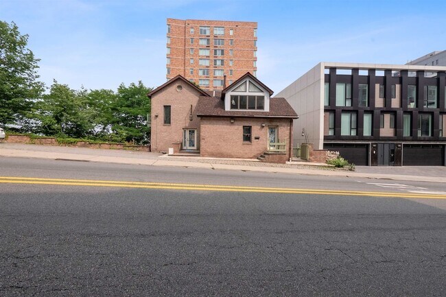 Building Photo - 228 Gorge Rd