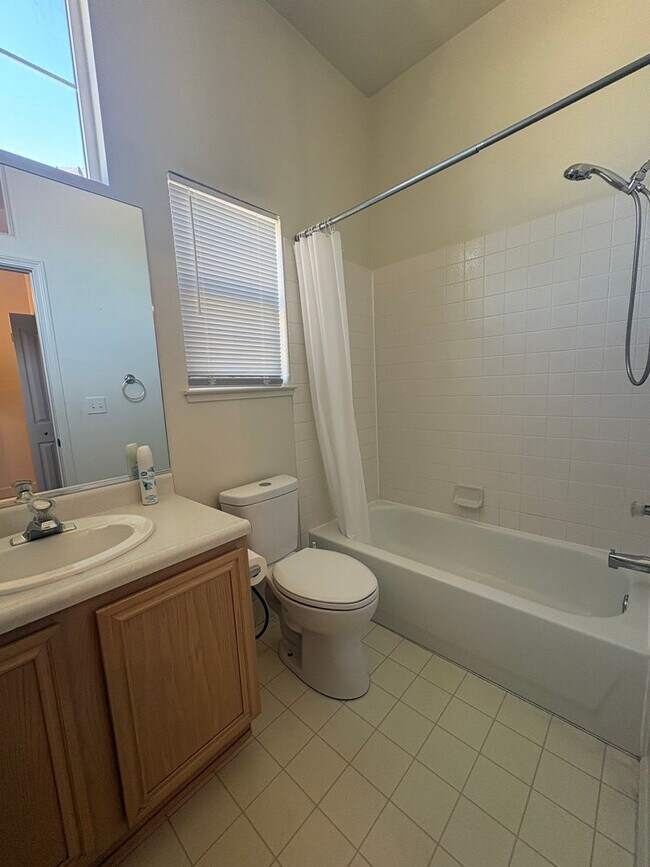 Building Photo - Move in ready North Carson
