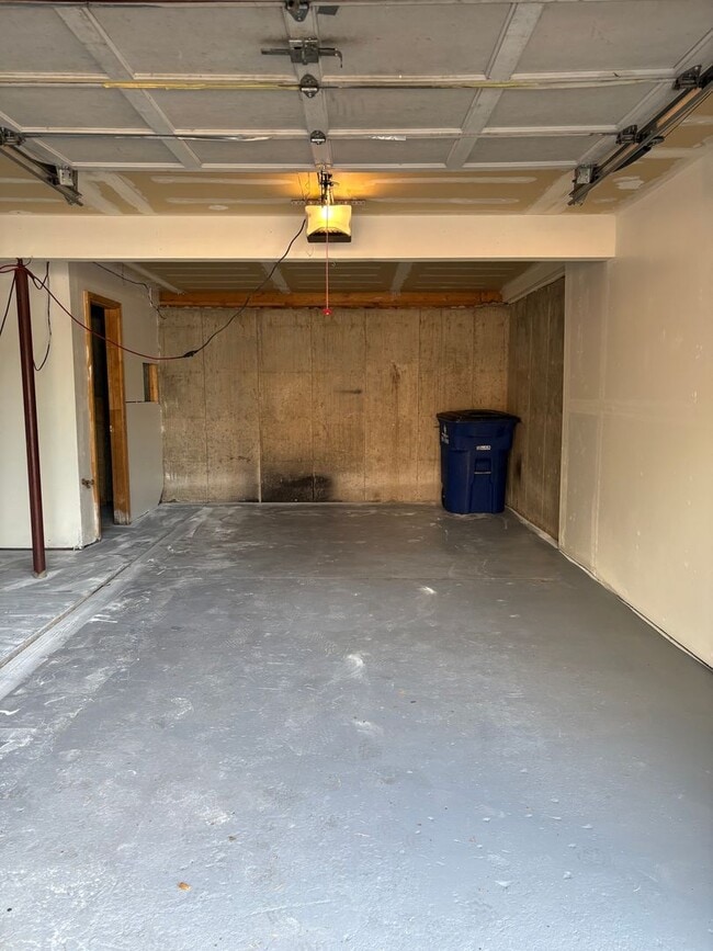 Building Photo - 2 bedroom with Wood Burning Fireplace In V...