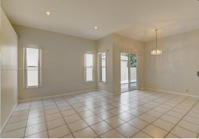 Building Photo - 8291 Hampton Wood Dr