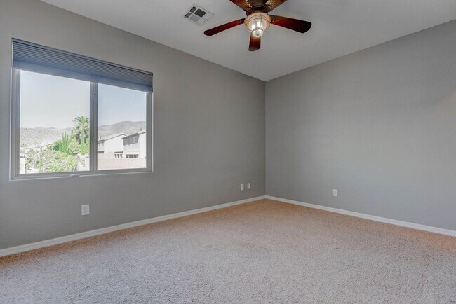 Building Photo - 2589 Chateau Clermont St