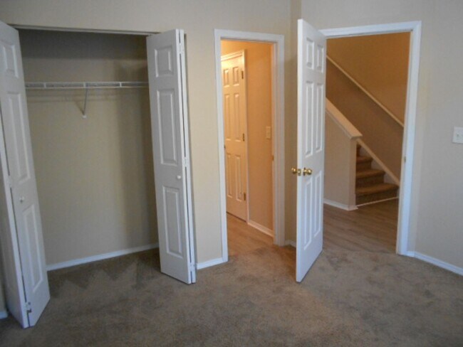 Building Photo - 3 bedroom, 3 bath townhome in Kiskadee Parke