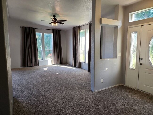 Building Photo - Spacious 3 Bed, 2 Bath Home with Shop & Stunning River Views – Clemans Addition