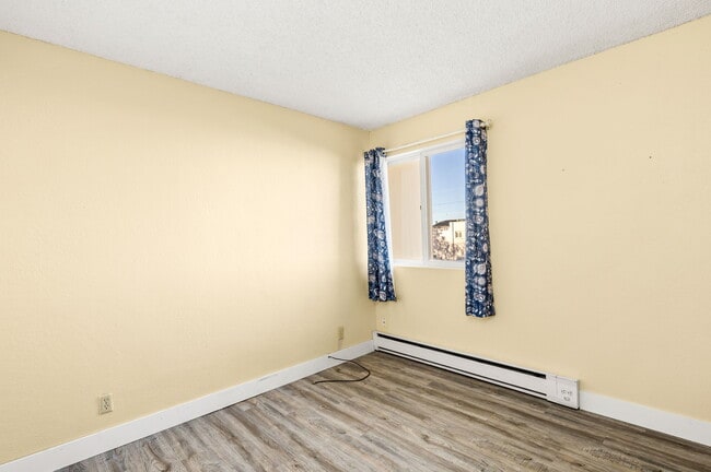 Building Photo - 925 1st Ave N