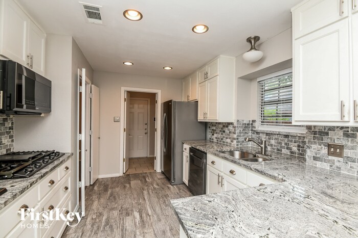 Building Photo - 4405 Grey Dawn Dr