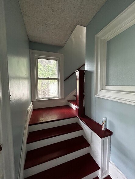 Building Photo - 1638 Sanderson Ave