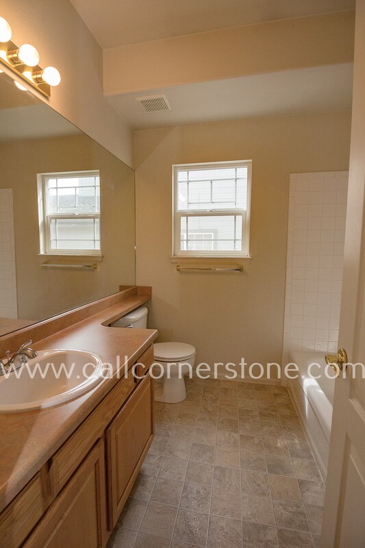 Building Photo - 3305 Hollycrest Dr
