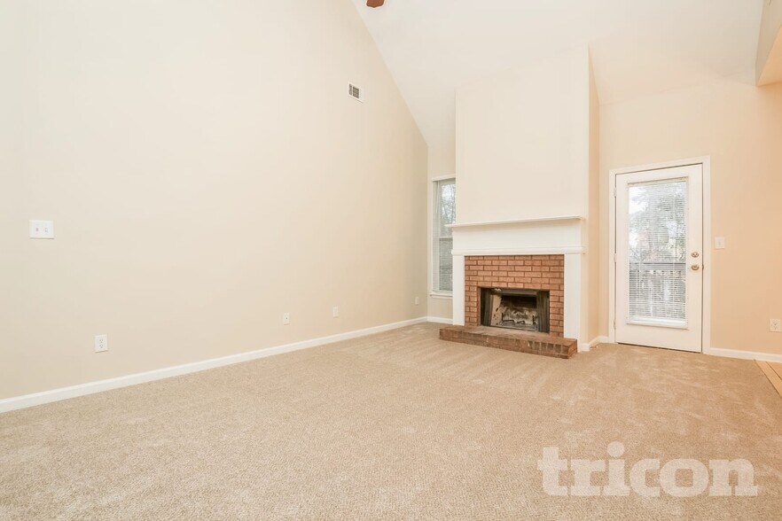 Building Photo - 605 Kaylins Ct SW