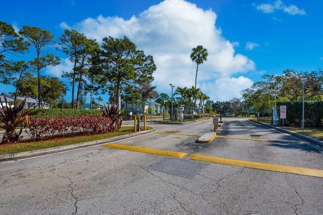 Building Photo - 3612 Alder Dr