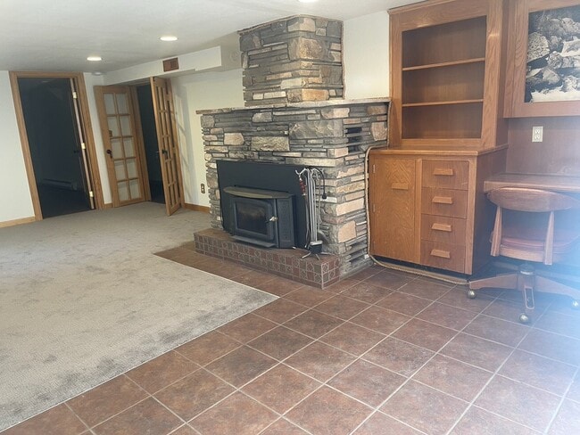 Building Photo - 749 Alderson Ave