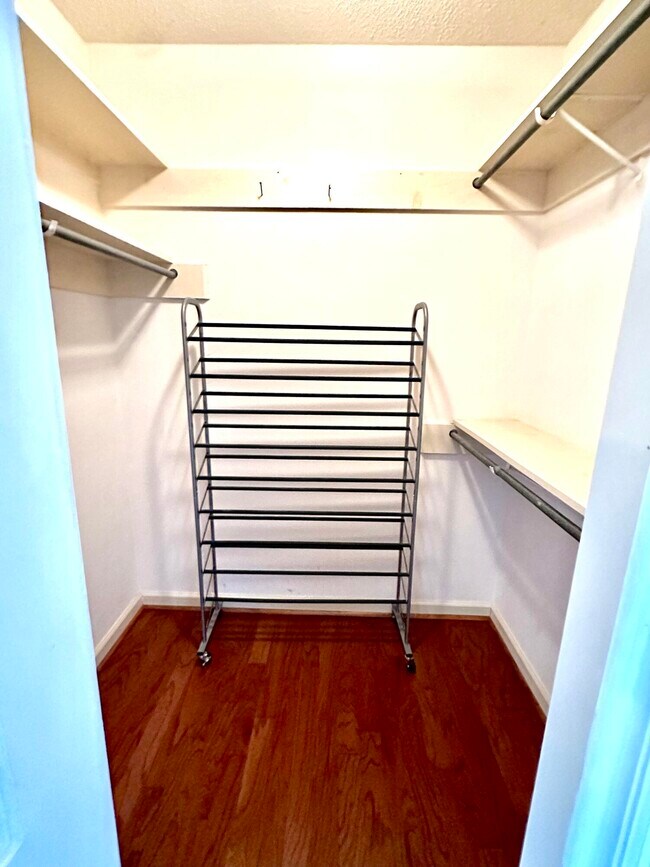 Building Photo - 527 Brandermill Rd