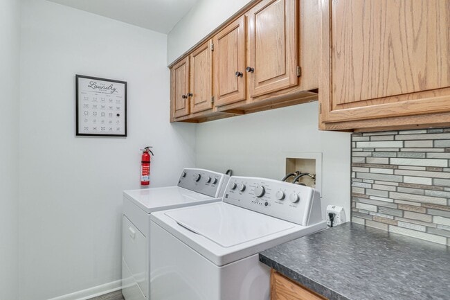 Building Photo - Modern 3BR Duplex with Abundant Natural Light