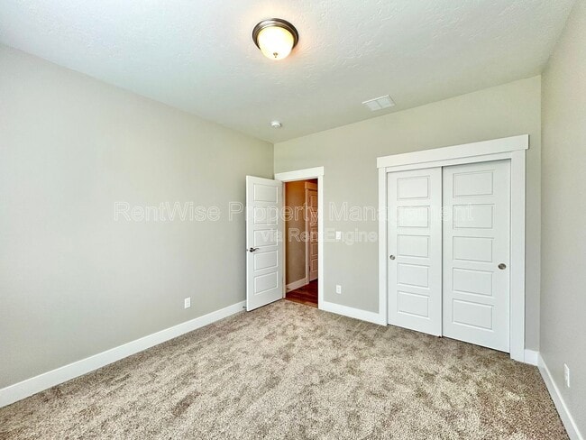 Building Photo - 2090 N Banjo Ct