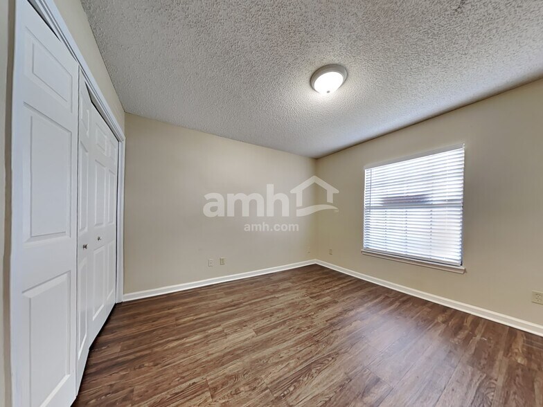 Building Photo - 4488 Misty Dawn Ct S