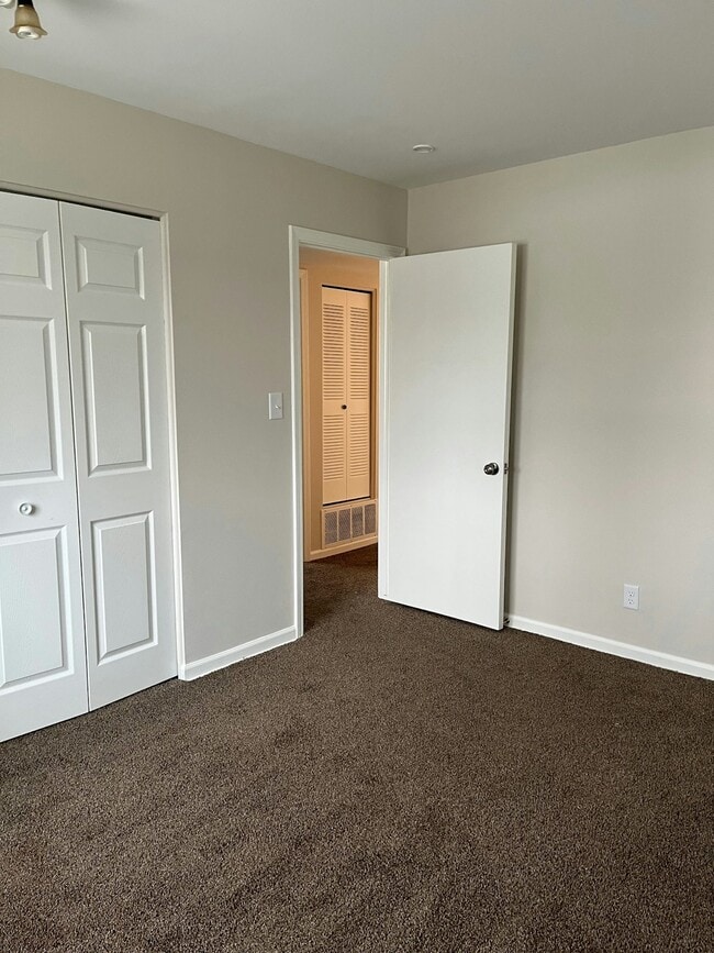 Building Photo - 201 Provincial Ct