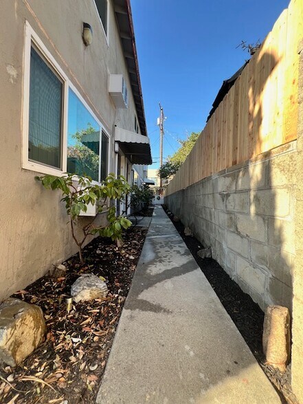 Building Photo - 429 W Elk Ave