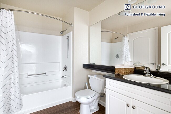 Building Photo - 295 E Evelyn Ave