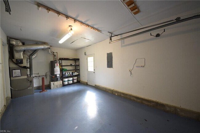 Building Photo - 1549 River Creek Crescent