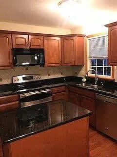 Building Photo - This pet free single family home is strategically located in State College