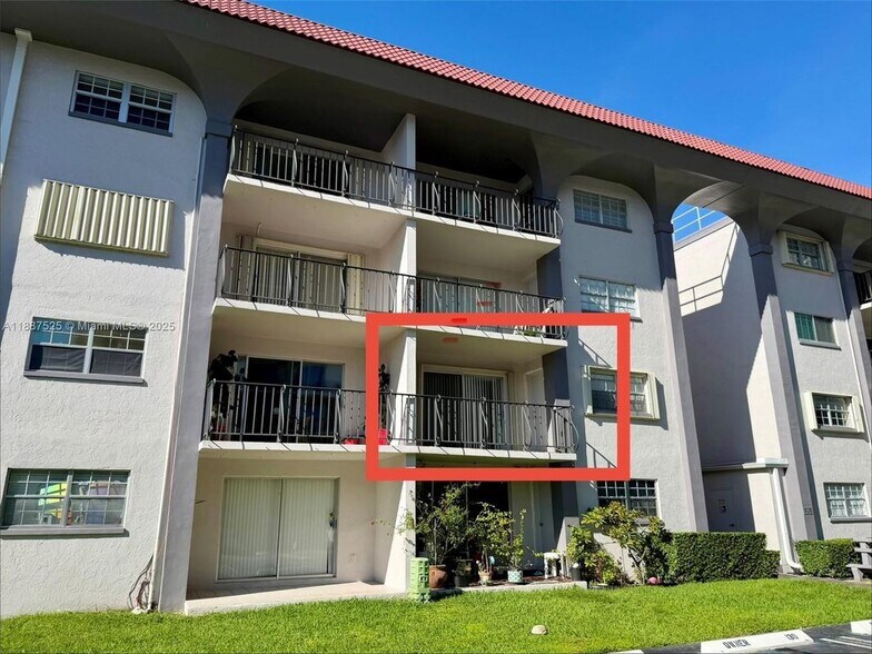 Building Photo - 8101 SW 72nd Ave