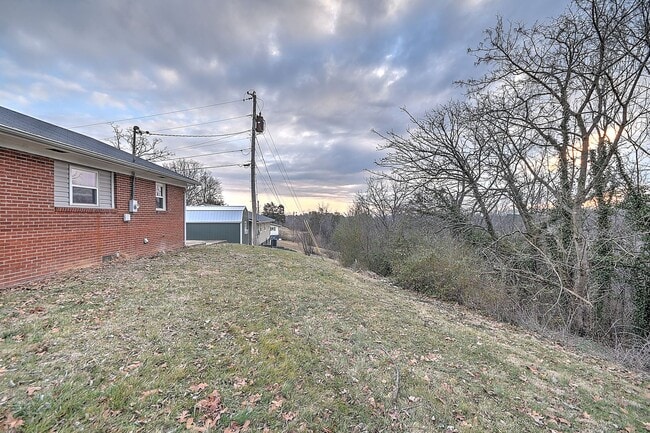 Building Photo - 108 Cottonwood Dr