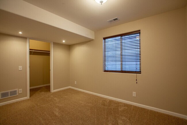 Building Photo - 5 Bedroom Home in Windsor Colorado