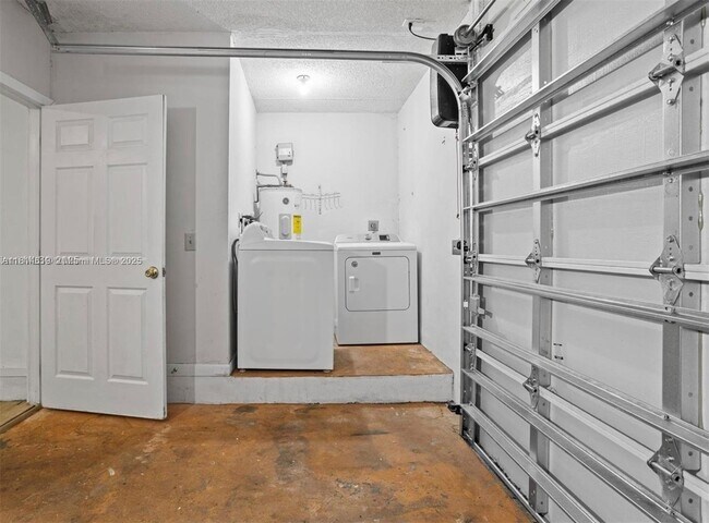 Building Photo - 11041 SW 11th Ct