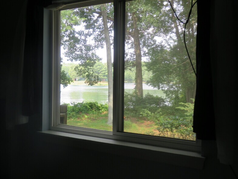 Building Photo - 16 Greenbriar Dr